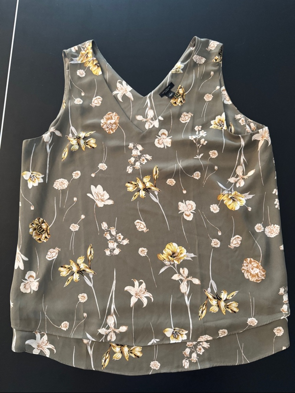 Ann Taylor Olive Floral V-Neck Sleeveless Blouse - Yellow & Cream Flowers